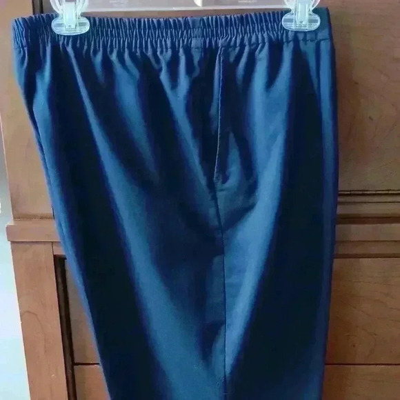 "KORET" 16P Navy Blue ¾ Elastic Waist. Side pockets comfortable fit EUC - Picture 5 of 7